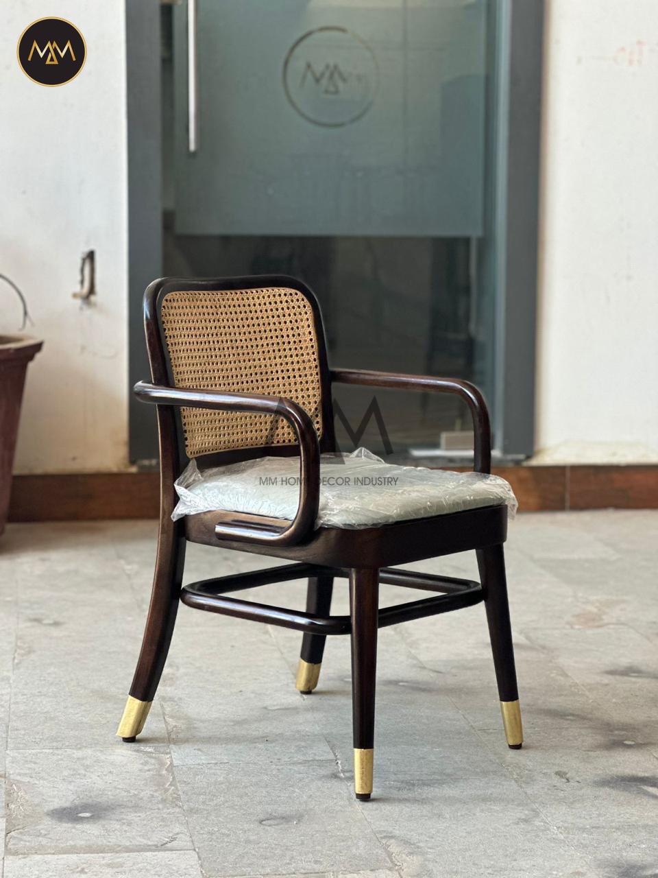 Aesthetic looking chair ideal for Cafe, Study room